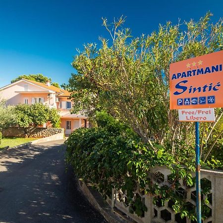 1-Bedroom Apartment In Krk - Steps From The Beach! كرك المظهر الخارجي الصورة