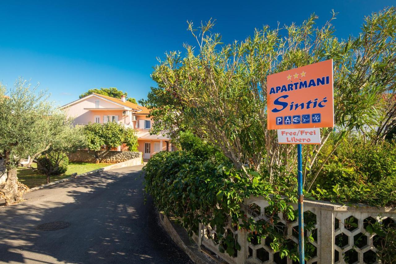 1-Bedroom Apartment In Krk - Steps From The Beach! كرك المظهر الخارجي الصورة