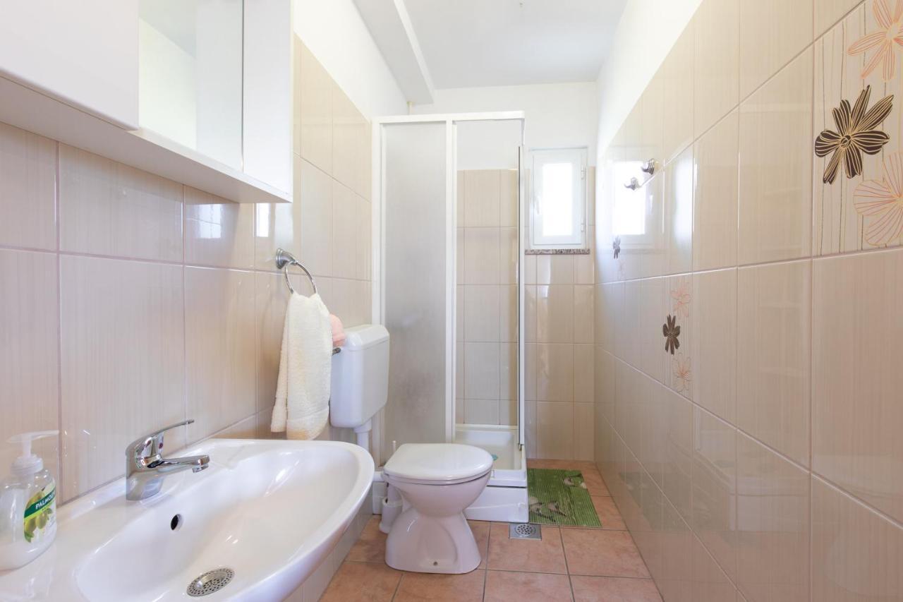 1-Bedroom Apartment In Krk - Steps From The Beach! كرك المظهر الخارجي الصورة