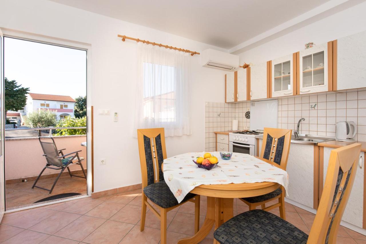 1-Bedroom Apartment In Krk - Steps From The Beach! كرك المظهر الخارجي الصورة