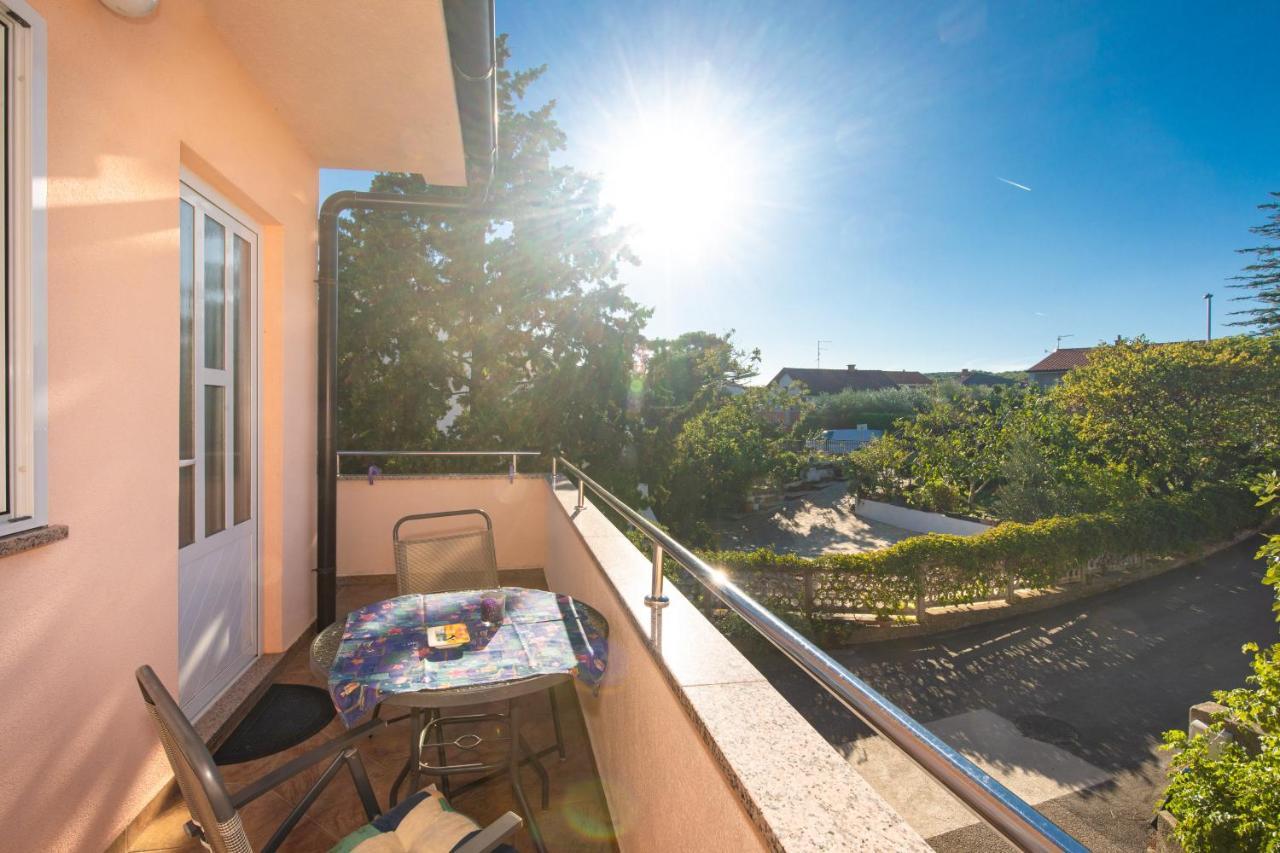 1-Bedroom Apartment In Krk - Steps From The Beach! كرك المظهر الخارجي الصورة