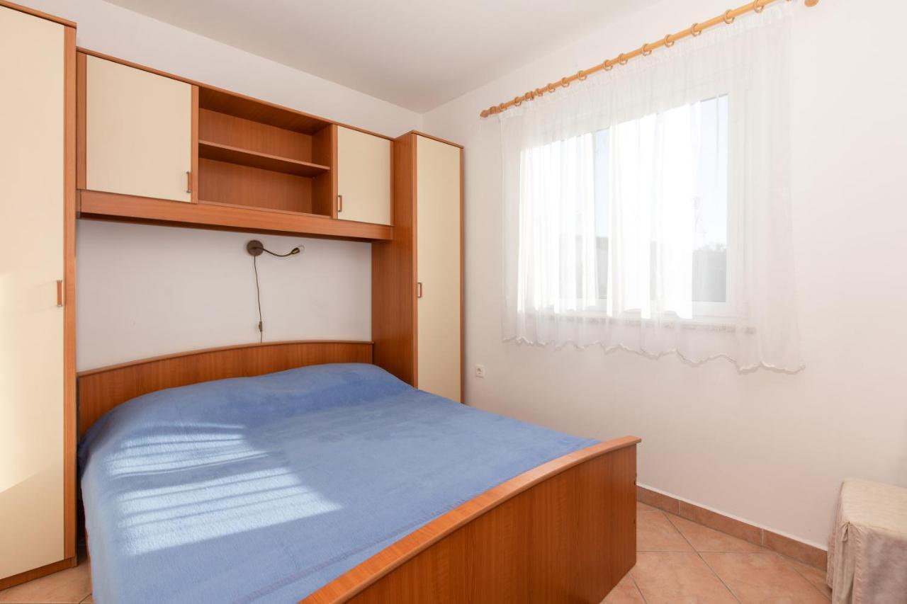 1-Bedroom Apartment In Krk - Steps From The Beach! كرك المظهر الخارجي الصورة